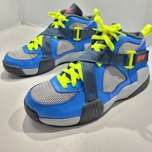 NIKE AIR RAID YOUTH SHOE SIZE 7Y/WOMEN 8.5 LIGHT MGNT GREY/HYPER PINK 644412-005
